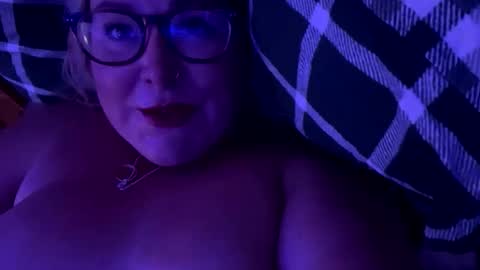 Snapshot of ellen80 chatting on October 25, 12:51 am Ellen online show from October 25, 12:51 am