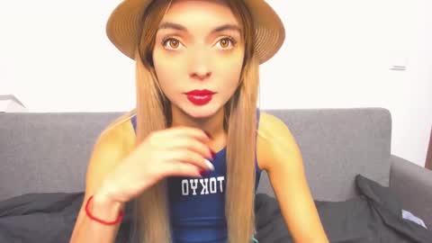 ellen_flow online show from December 5, 8:00 pm