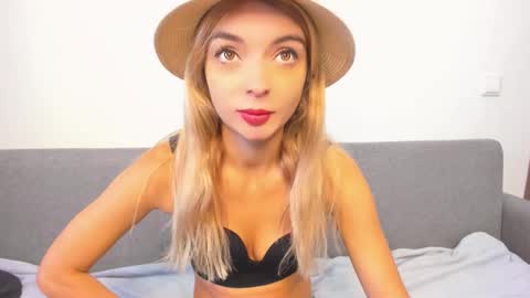 ellen_flow online show from February 15, 9:38 am