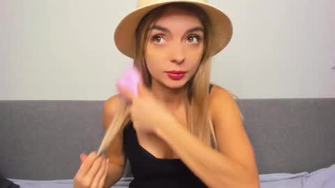 ellen_flow online show from February 23, 8:00 pm