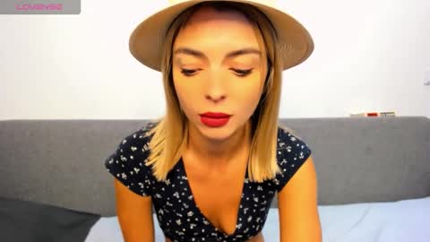 ellen_flow online show from September 25, 8:45 pm