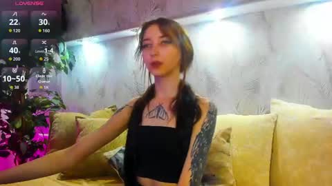 Snapshot of ellen_hops chatting on August 1, 1:05 am Ellen online show from August 1, 1:05 am