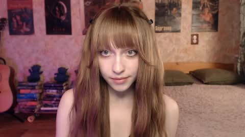 Snapshot of ellie_friendly chatting on May 9, 12:27 am ellie_friendly online show from May 9, 12:27 am