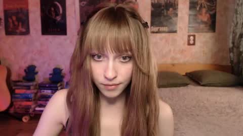 Snapshot of ellie_friendly chatting on May 15, 12:23 pm ellie_friendly online show from May 15, 12:23 pm