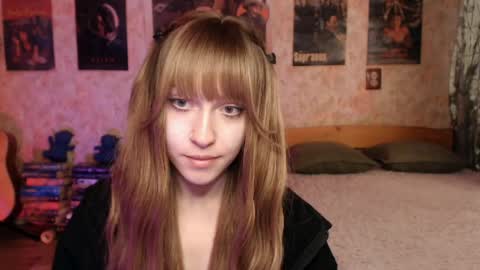 Snapshot of ellie_friendly chatting on May 23, 12:27 am ellie_friendly online show from May 23, 12:27 am