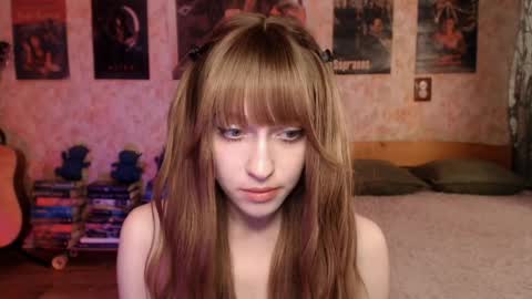 Snapshot of ellie_friendly chatting on May 27, 11:24 pm ellie_friendly online show from May 27, 11:24 pm