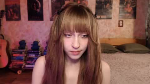 Snapshot of ellie_friendly chatting on June 4, 12:27 am ellie_friendly online show from June 4, 12:27 am