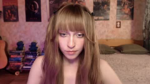 Snapshot of ellie_friendly chatting on June 8, 12:16 pm ellie_friendly online show from June 8, 12:16 pm