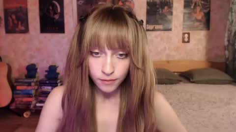Snapshot of ellie_friendly chatting on June 15, 2:30 pm ellie_friendly online show from June 15, 2:30 pm