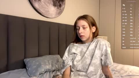 Snapshot of ellie_hollow chatting on September 20, 7:09 am Ellie online show from September 20, 7:09 am