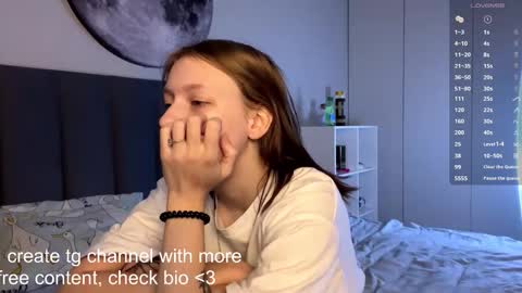 Snapshot of ellie_hollow chatting on November 2, 7:00 am Ellie online show from November 2, 7:00 am