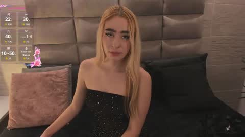Snapshot of ellieadeline chatting on June 30, 3:51 am ellieadeline online show from June 30, 3:51 am