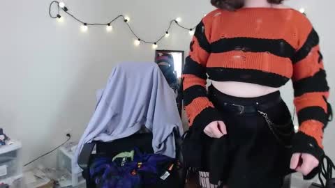 Snapshot of elliecharmful chatting on November 15, 12:41 am Ellie Charmful online show from November 15, 12:41 am