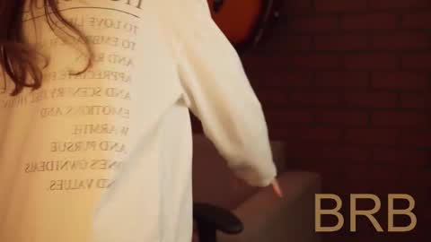 elliecutes online show from February 22, 5:35 pm