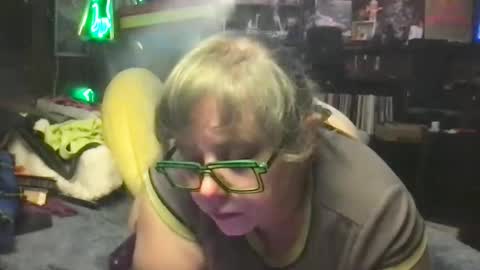 Ellie Louise online show from October 1, 9:43 pm