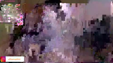 Snapshot of elliemartinni chatting on October 2, 10:06 pm Ellie Martinni online show from October 2, 10:06 pm