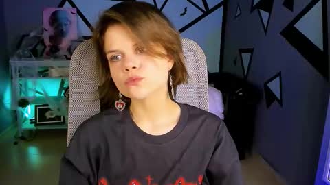 Snapshot of elliemurler chatting on October 22, 9:09 am elliemurler online show from October 22, 9:09 am