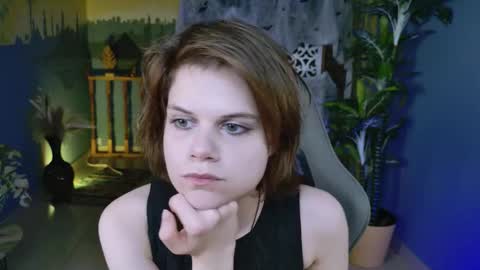 Snapshot of elliemurler chatting on October 31, 2:40 pm elliemurler online show from October 31, 2:40 pm