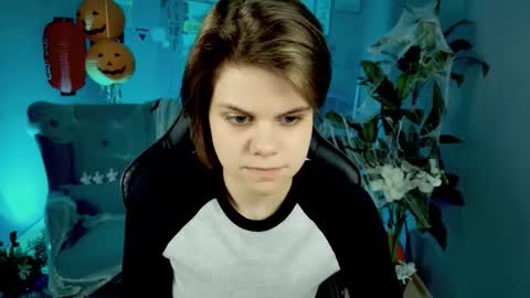 Snapshot of elliemurler chatting on November 1, 9:22 am elliemurler online show from November 1, 9:22 am