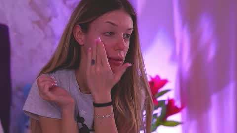 EllinaNuria online show from March 16, 3:56 am