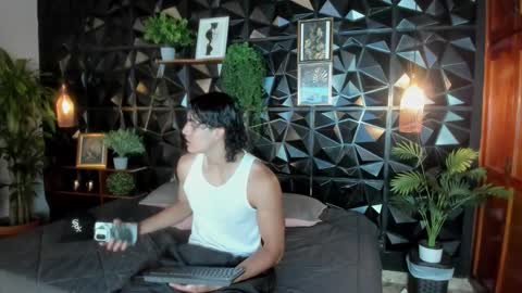 Elloit Colton online show from November 6, 10:10 pm