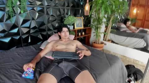 Elloit Colton online show from November 10, 8:52 pm