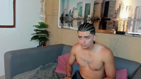 Elloit Colton online show from November 16, 6:02 pm