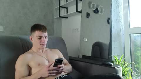 elliot_muscle04 online show from May 5, 3:31 pm