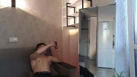 elliot_muscle04 online show from May 8, 4:23 pm