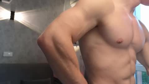 elliot_muscle04 online show from May 29, 2:48 pm