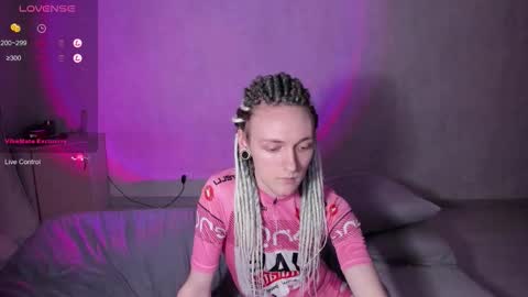 Snapshot of elliot_winki chatting on November 16, 2:55 pm elliot_winki online show from November 16, 2:55 pm