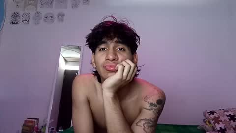 Snapshot of elliotazert chatting on May 12, 5:32 pm elliotazert online show from May 12, 5:32 pm