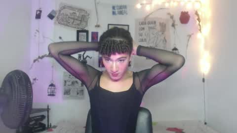 Snapshot of ellis_flowers chatting on September 21, 4:08 pm . online show from September 21, 4:08 pm