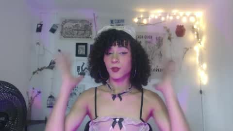 Snapshot of ellis_flowers chatting on October 6, 7:33 pm . online show from October 6, 7:33 pm