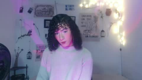 Snapshot of ellis_flowers chatting on October 13, 1:27 am . online show from October 13, 1:27 am