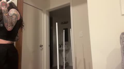 Elli X Raven online show from March 17, 11:30 pm