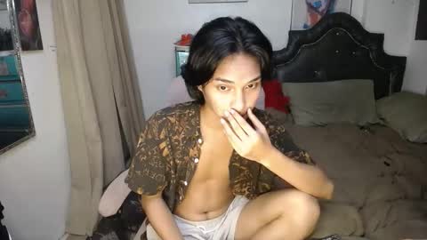 Snapshot of ellorrey chatting on October 18, 1:19 am ELLORREY online show from October 18, 1:19 am