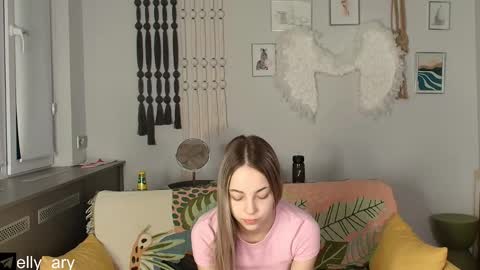 elly_ary online show from December 13, 9:31 pm