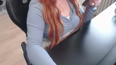 Elly online show from November 20, 9:42 am