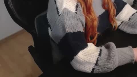 Elly online show from December 4, 5:54 pm