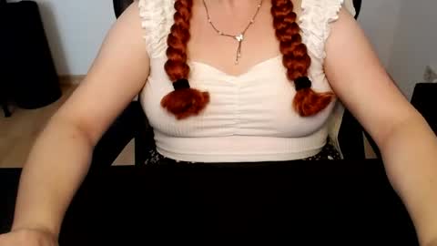Snapshot of elly_petite chatting on June 30, 6:47 am Elly online show from June 30, 6:47 am