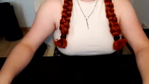 Snapshot of elly_petite chatting on July 3, 6:42 am Elly online show from July 3, 6:42 am