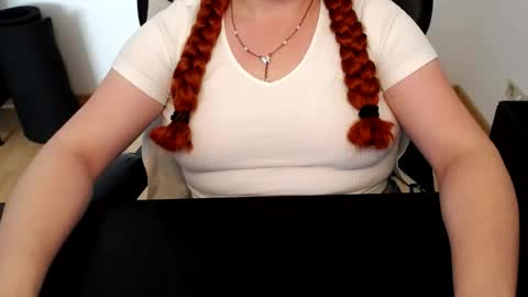 Snapshot of elly_petite chatting on July 5, 11:50 am Elly online show from July 5, 11:50 am