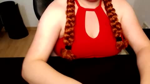 Snapshot of elly_petite chatting on July 7, 7:29 pm Elly online show from July 7, 7:29 pm
