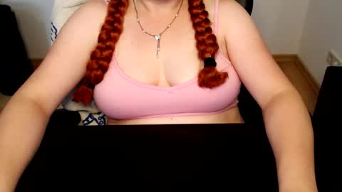 Snapshot of elly_petite chatting on July 10, 7:01 am Elly online show from July 10, 7:01 am
