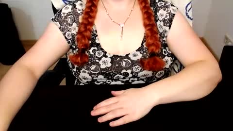 Snapshot of elly_petite chatting on July 12, 6:37 am Elly online show from July 12, 6:37 am