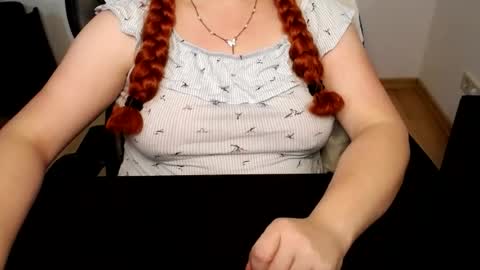 Snapshot of elly_petite chatting on July 14, 6:29 am Elly online show from July 14, 6:29 am