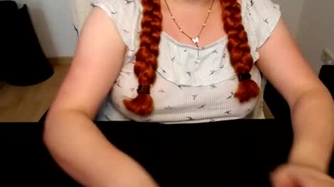 Snapshot of elly_petite chatting on July 14, 11:38 am Elly online show from July 14, 11:38 am