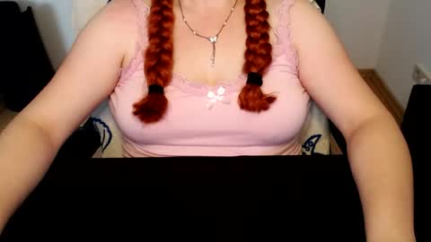 Snapshot of elly_petite chatting on July 15, 6:29 am Elly online show from July 15, 6:29 am