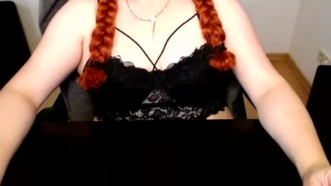 Snapshot of elly_petite chatting on July 16, 6:52 am Elly online show from July 16, 6:52 am